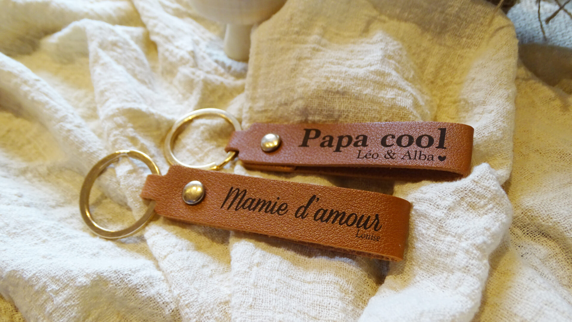 porteclecuir_latelierophelie Porte clé en cuir personnalisé